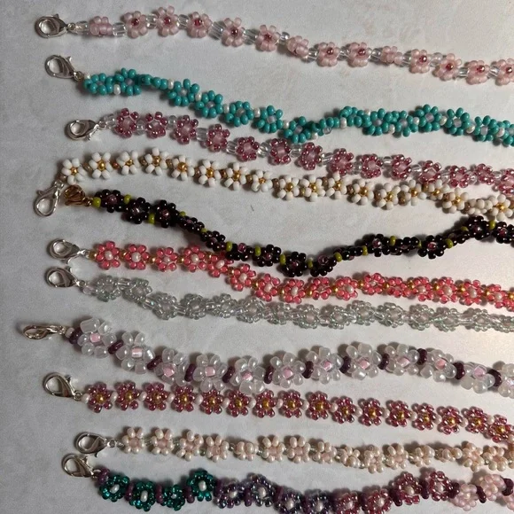 Colorful Flower Beaded Bracelet - Picture 5 of 8